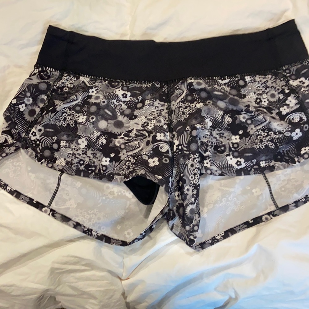 🦄 Rare! lululemon Seawheeze 2017 Print Speed Up 2.5” Shorts 🦄